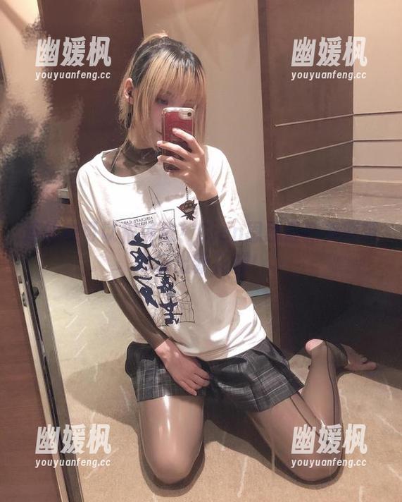 连体衣可以很俏皮！Cien恩恩最新美图带你玩出新花样！