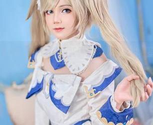 最新图包:Joyce Lin2x黑色礼服穿得像在演戏,星穹铁道就是个背景。