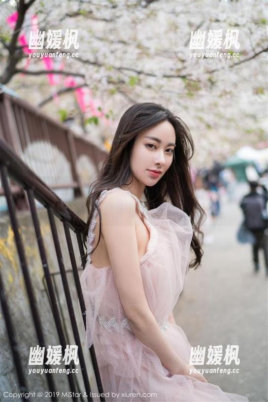 MiStar魅妍社 - 戴小唯的女孩图包：一场无意中的目光游走