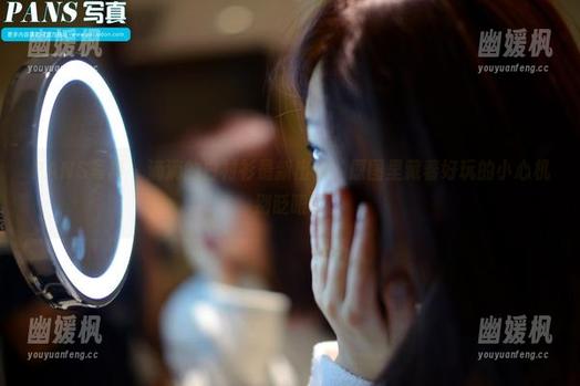 PANS写真-滴滴 PANS写真 - 滴滴的白衬衫最新出击,原图里藏着好玩的小心机,别眨眼哦。