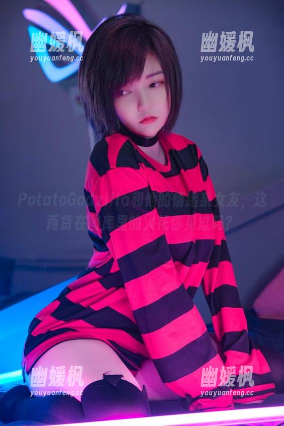 PotatoGodzilla和他的情绪系女友，这两货在图库里的火花你见过吗？