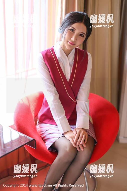 TGOD推女神 - 看吧，王明明在这组写真里，把传统旗袍穿得像随性的一场街头秀，真让人意外呢。