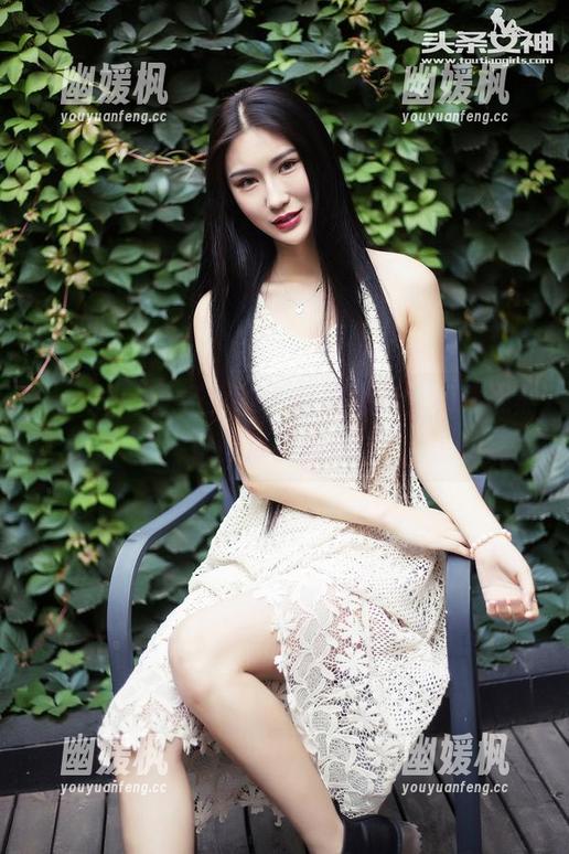 TouTiao头条女神 - 打破色彩，杨曼妮黑白图库里的迷雾