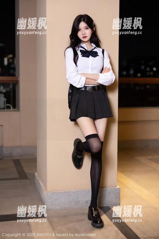 XIAOYU语画界 - 徐莉芝的蝴蝶结与美脚，资源图包超级合拍，正巧像八分裤的节奏！