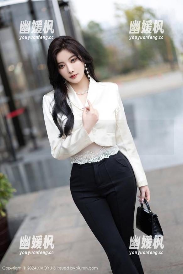 XIAOYU语画界 - 翻看林乐一的蕾丝图片，这得是多久没洗的干净衣服？