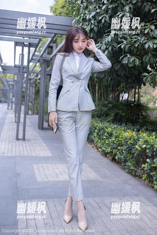 Xiuren秀人网 - 在线体验李丽莎的作品：看她如何玩转裸足！