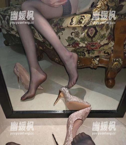 微密圈 - YuYu超甜丫黑丝在线：没点儿放肆还真玩不好这套。
