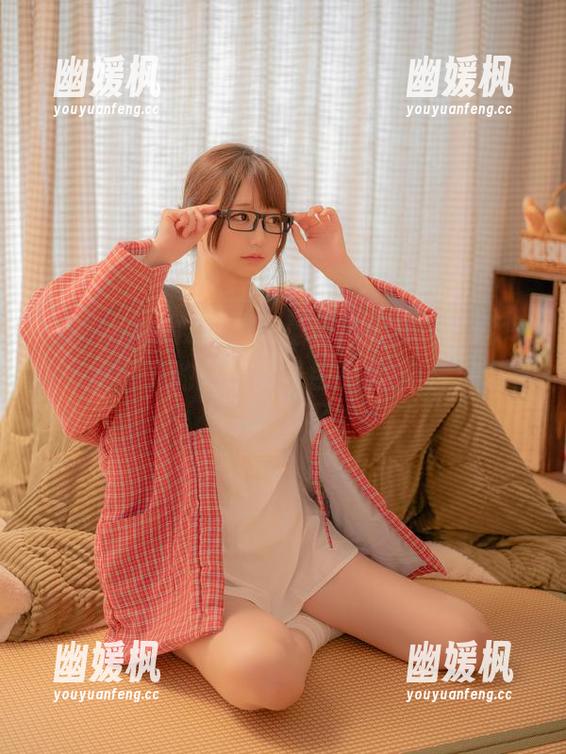 nagisa魔物喵的比基尼，但你确定能专注于水面下的另一幅景色吗？ 图片：潜水员都受不了！