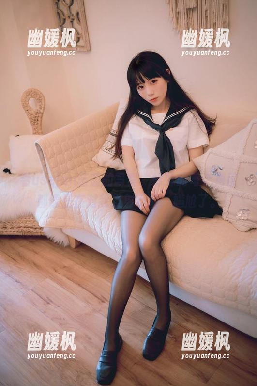 看usejan蓝蓝的写真，妹妹的每个角度都像是在对我发射小箭，尴尬了。