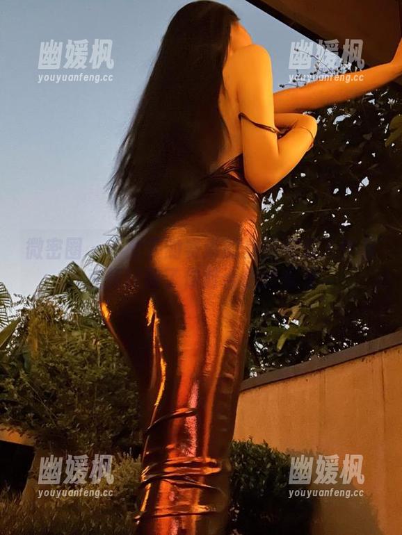 微密圈 - 不爱笑的赛琳的美图与双人作品，直接打破了你对合影的偏见。
