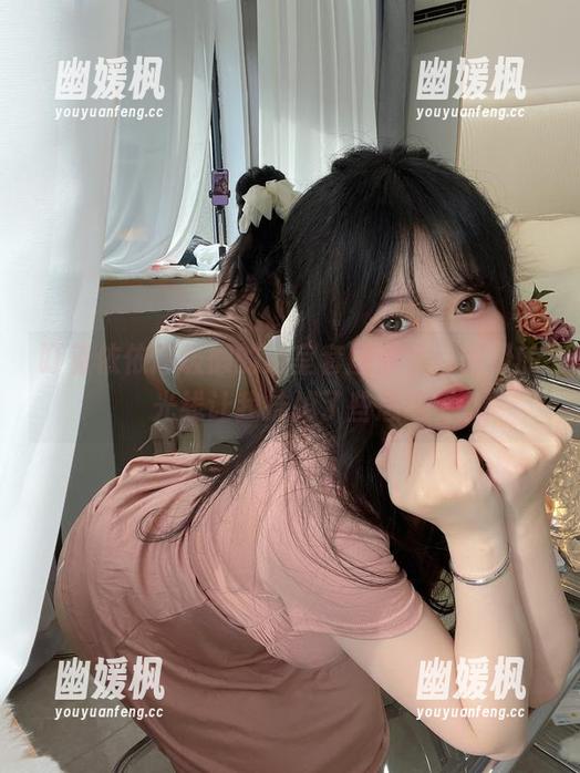 盯着依依超级懒的浴室套图分享，滑滑的光线让我抹掉了些思绪