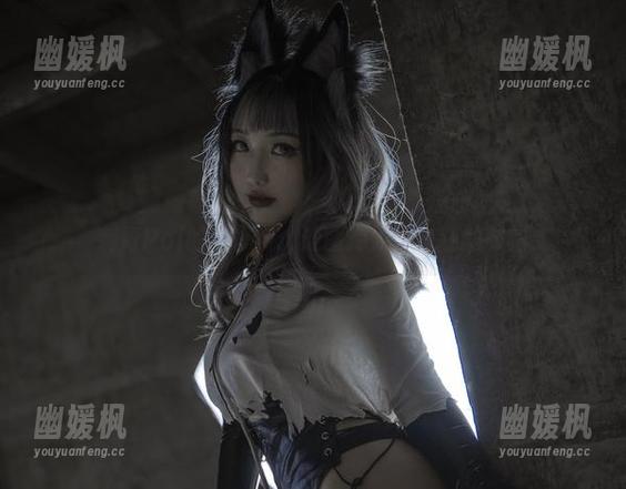 刺青Poi的牛仔裤：让图库为之疯狂的时刻