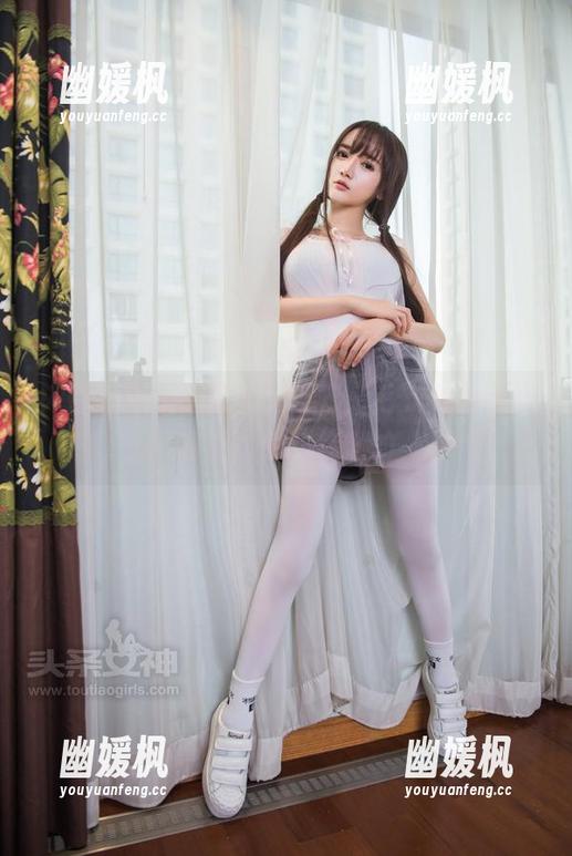 头条女神 - 图库里的王竹，毛衣与咖啡间的层次感，你懂的