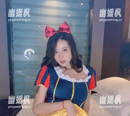 换个方式看书：最新奈汐酱Nice校服套图，studyingneverlookedsocute!
