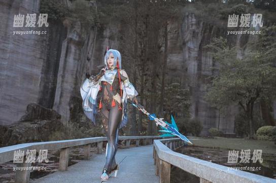走，闯入宫本樱的最新写真集，舰长图中的斯库拉JK难道是传说中的水手服？