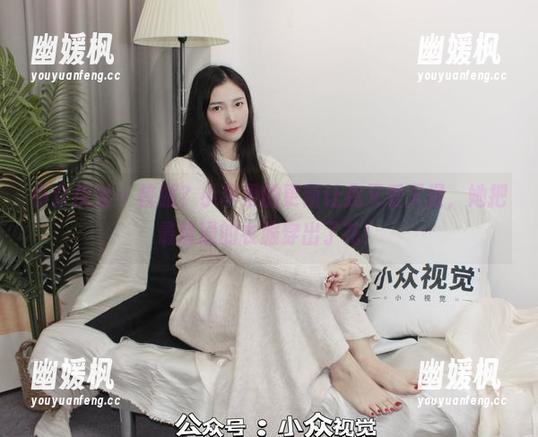 小众视觉 - 校服？小苹果的更新让我又爱又恨，她把最普通的衣服穿出了花！