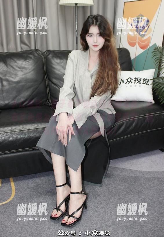 小众视觉-惠子 小众视觉 - 惠子毫不避讳的美腿写真,没有圣光是为何,她说,这样更显真实,腿毛神马的都大胆展示!