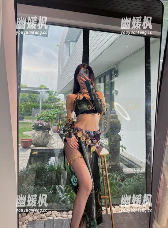 微密圈 - 小玉吃果冻奶牛全集，作品：来了就别抖，奶还没挤呢！