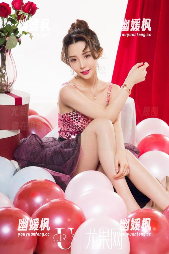 尤果网 - 叶希这身‘女王’的打扮，原图像在逗我，更新后感觉是一场盛大的反转秀！