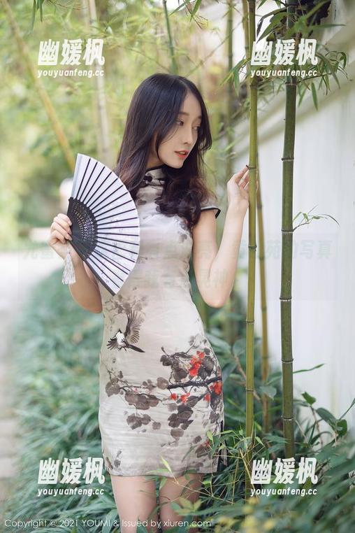 尤蜜荟-黄歆苑 尤蜜荟 - 这福利有点油亮,黄歆苑的写真看得我有点晃神。