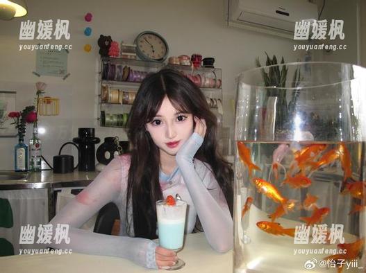 怡子yiii 千变万化;一场牛仔裤的盛典:怡子yiii图包率性发布