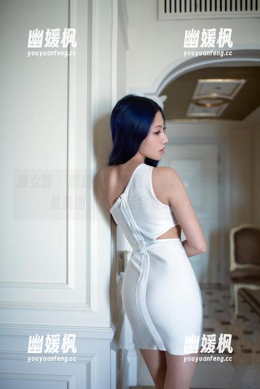 推女郎 - 暗搓搓意识到，海边的杨伊不仅是美图，下载后会变成珍藏？