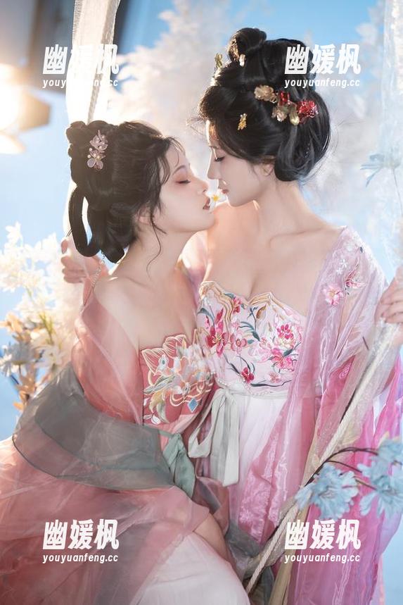 最新图集上线！星澜是澜澜叫澜妹呀变装NIKKE胜利女神，兔女郎神情让人忍不住多看几眼。