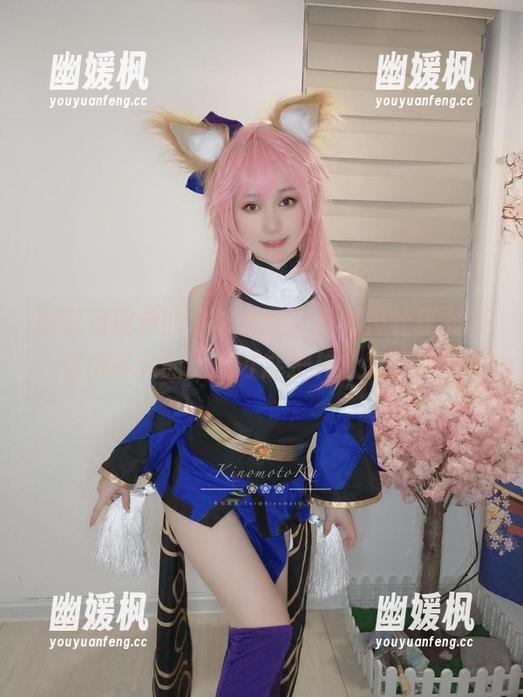 原图里绽放的木之本果，穿着神社巫女服，这得多大的勇气才能把神社变成秀场？