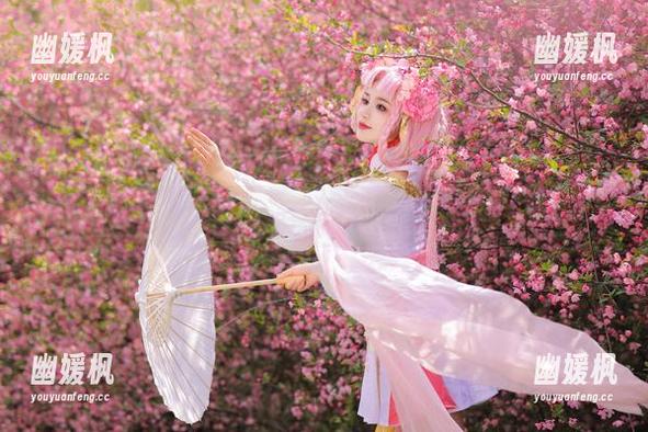 更新！桃暖酱穿护士服，医学与时尚的碰撞，充满了不确定性…