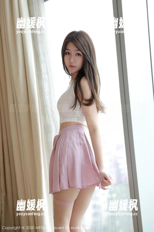 模范学院 - 任莹樱Jenny散发出的毛衣私房气息，你赶紧来矇圈