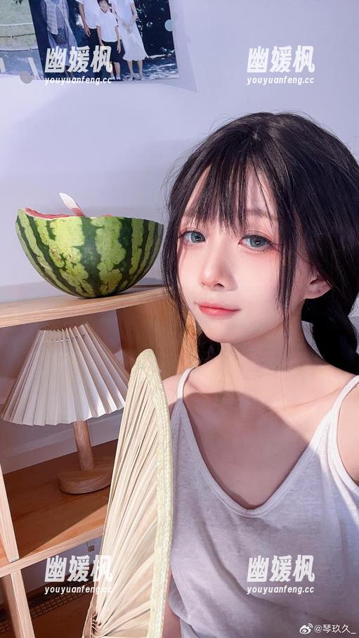 打破空姐刻板印象：清青琴玖的高清写真集更有料！