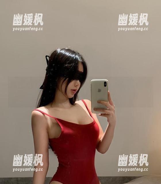 微密圈 - 火龙果羊说：黑连体吊带美图资源，带你快乐一整天！