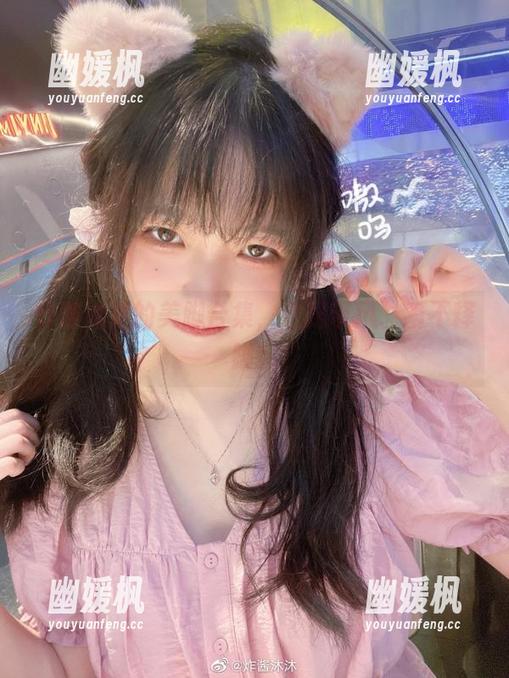 炸酱沐沐的美脚合集，走路带风、爱不释脚！