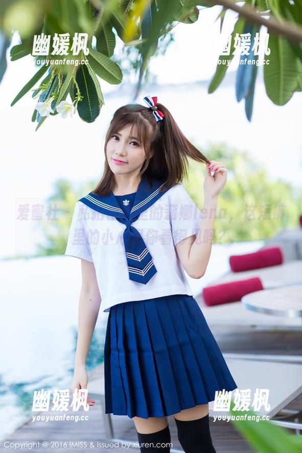 爱蜜社 - 私拍合集里的莉娜lena，这短裤里的小心思你看得见吗？