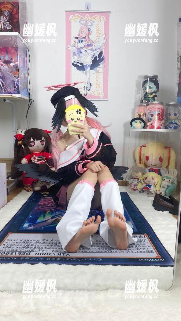 白栎Shirly的崩坏之旅：星穹铁道和她那哪儿都不干净的写真集分享