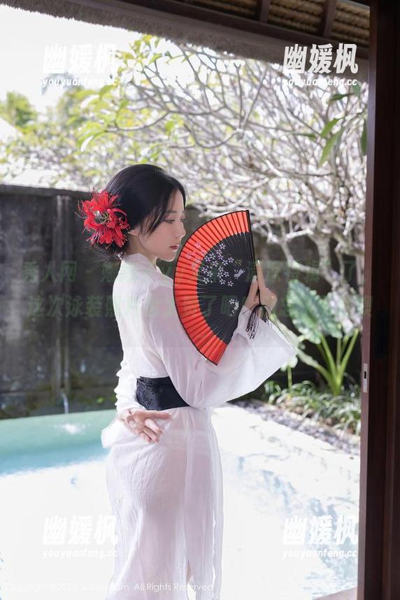 秀人网 - 娜娜子yy又来“清凉特辑”了，这次泳装照片也太赞了吧！别忘了下载噢～