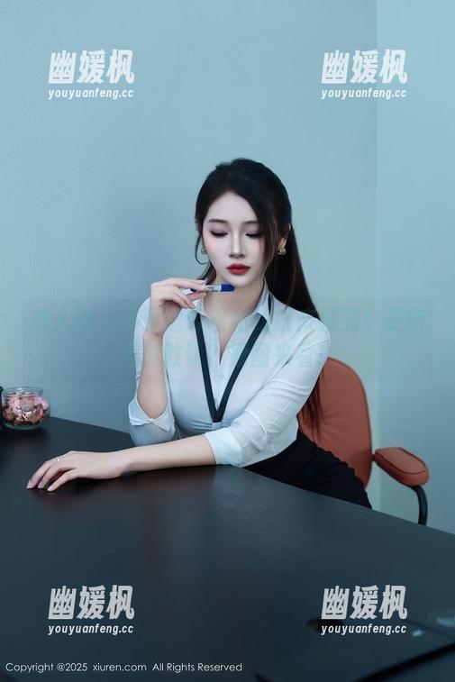 秀人网 - 小逗逗带着新眼镜来报到！更新后你敢认？原图来看！