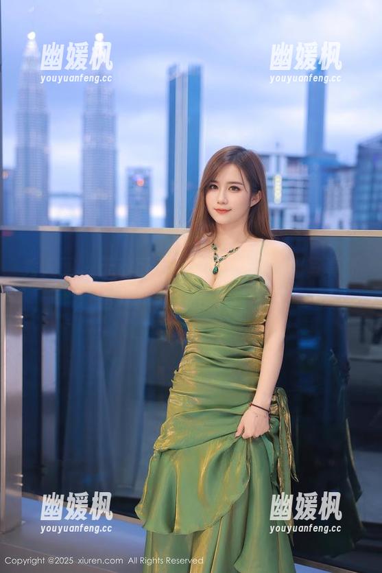 秀人网 - 无敌可爱的草莓zz，校服写真新登场！我好了不起哦！
