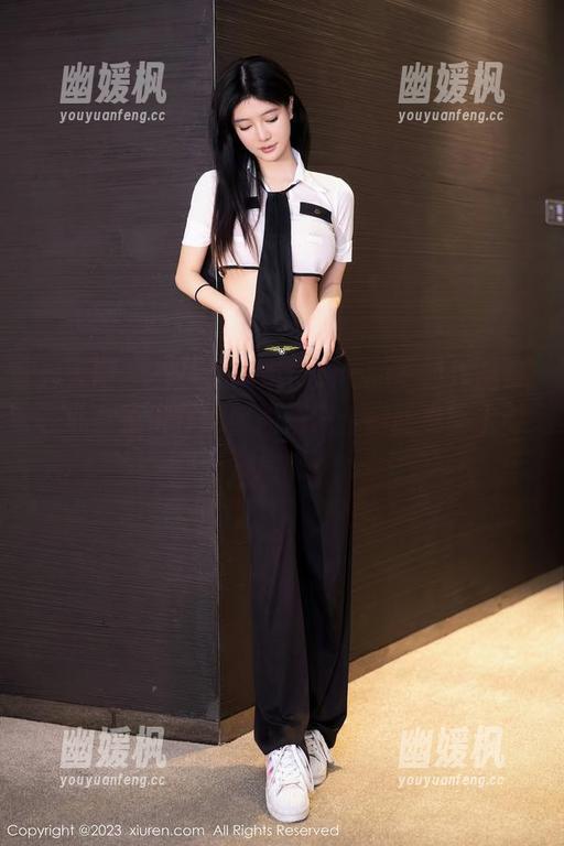 秀人网 - 看！萌琪琪Irene的美足作品集在此，直击你的时尚细胞，脚趾也能上时装周喔？