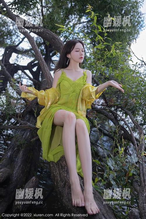 秀人网 - 蛋蛋宝带来白色美图合集，白得像太空人的内裤！