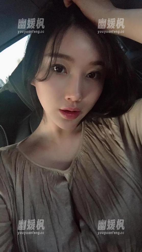 童小芯 微密圈 - 在图片中徘徊:童小芯与奶牛的原图迷失
