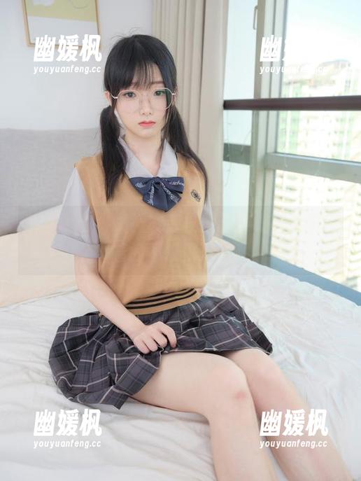 紧急企划 - 龙崎聆音校服合集，照片里藏着的不仅仅是布料
