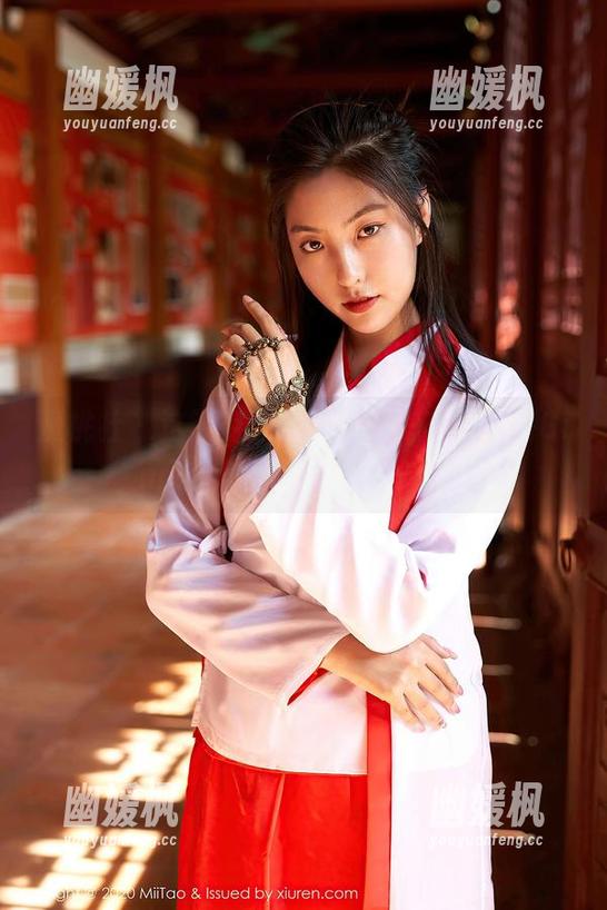 蜜桃社 - 这镂空技术太魔性，在线期待Gina的美图像变魔术一样！