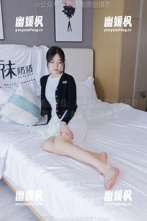 袜啵啵 - 美图在线：稚予的薄灰丝（脚尖加固款），下载也是一种致敬