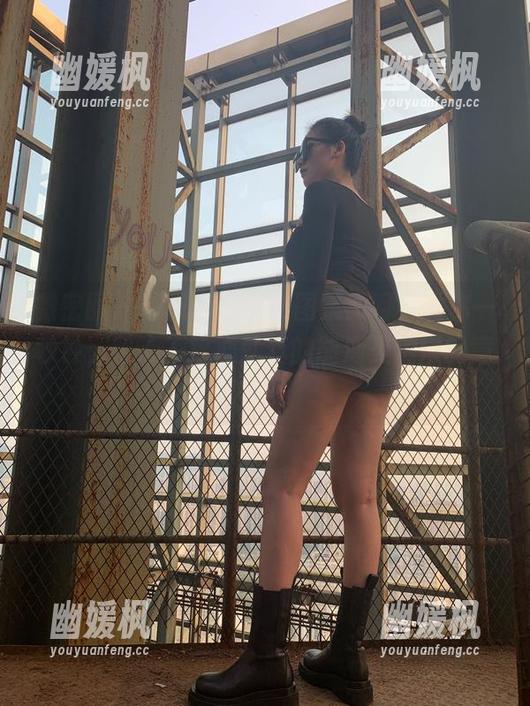 微密圈 - 陈佩奇的空姐图集：呵，看你一秒钟，留心不留心就真的能遇见浪漫的意外吗？