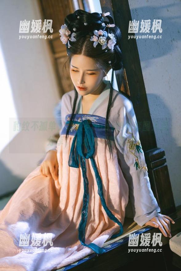 豹纹不孤单，鹿八岁baby抢镜套图火速分享，过来点个赞吧！