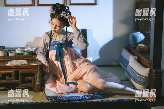 鹿八岁baby奶牛大行走，写真集分享不怕小道消息！